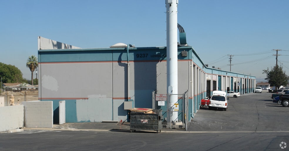 9237 Lower Azusa Rd, Temple City, CA for lease - Building Photo - Image 3 of 15