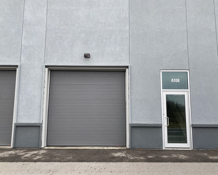 1042 Garner Rd W, Ancaster, ON à louer - Photo du bâtiment - Image 3 de 7