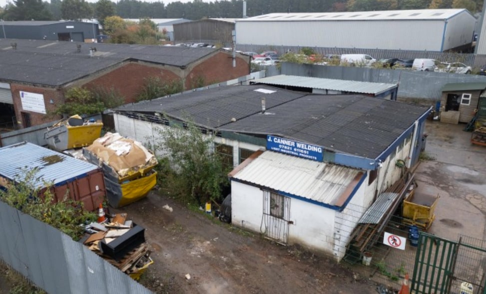 32 Newton Rd, Hinckley for sale - Building Photo - Image 2 of 8