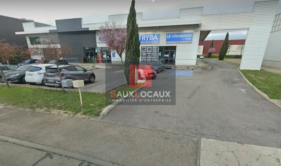 Retail in Nîmes for lease - Building Photo - Image 1 of 2