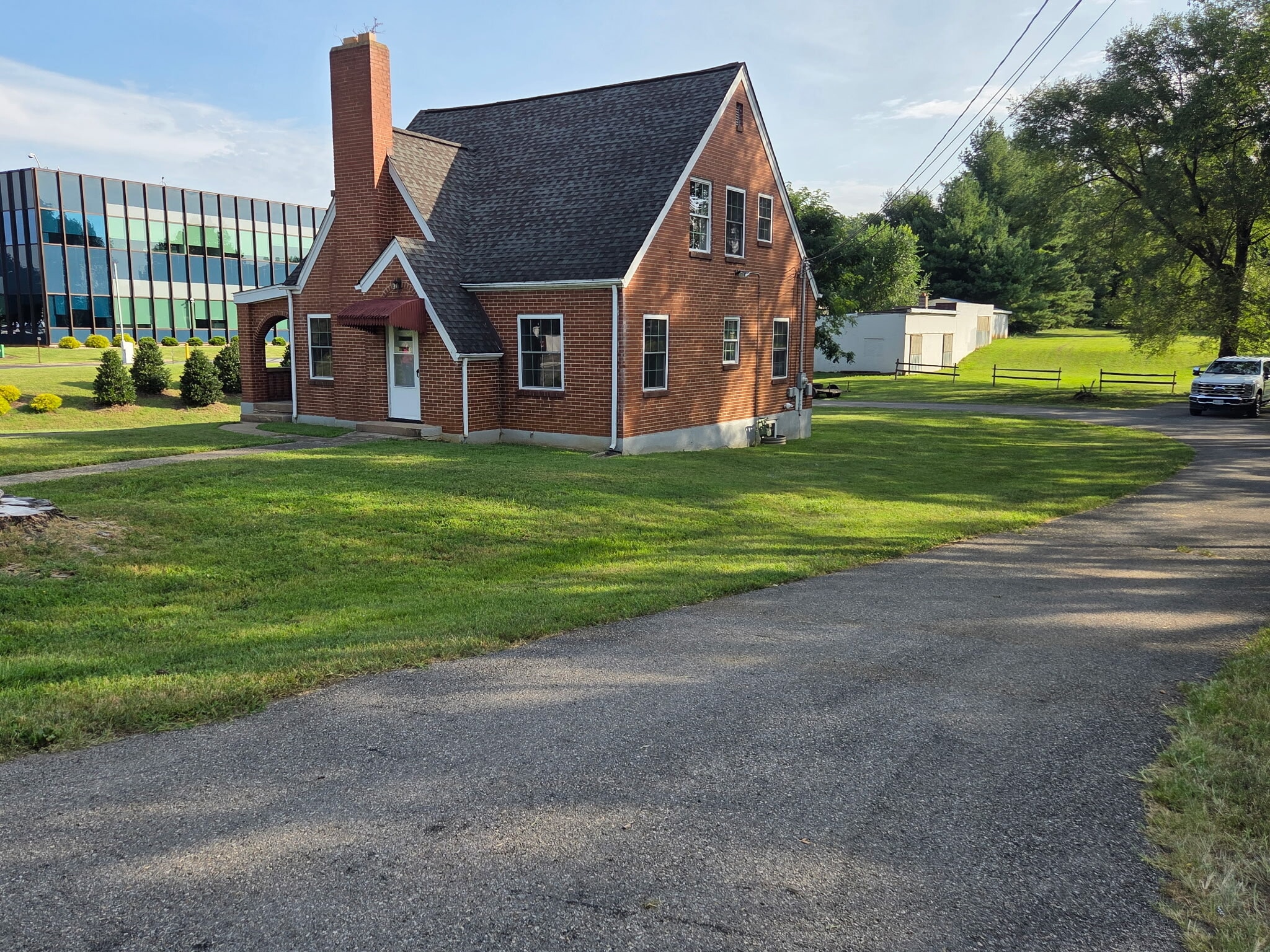 5335 Airport Rd NW, Roanoke, VA à louer Photo du bâtiment- Image 1 de 20