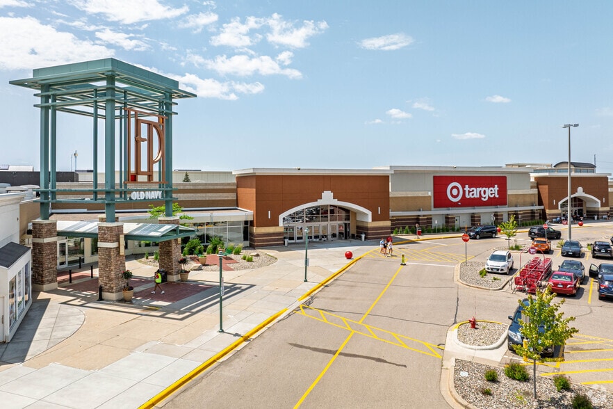 8251 Flying Cloud Dr, Eden Prairie, MN for lease - Building Photo - Image 2 of 37