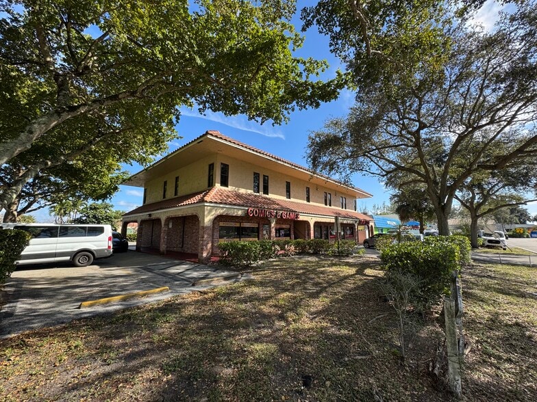 7710 NW 56th Way, Pompano Beach, FL à louer - Photo du bâtiment - Image 2 de 11