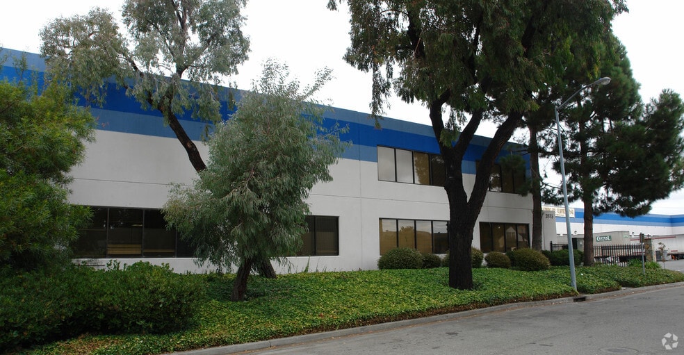 2671-2675 McCone Ave, Hayward, CA for lease - Building Photo - Image 3 of 8