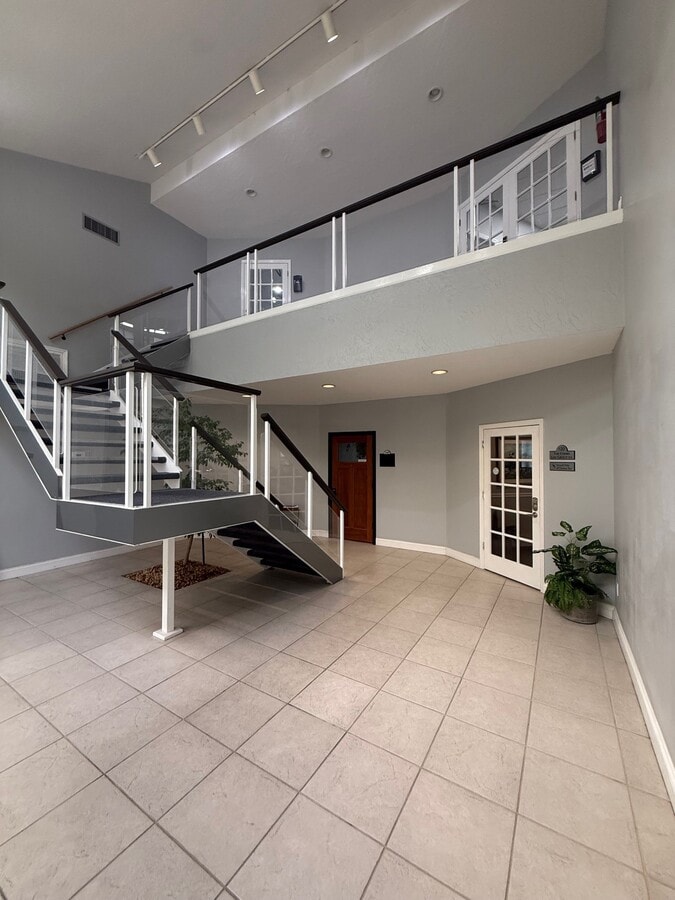 2841 Executive Dr, Clearwater, FL 33762 - Unité 200 - - Hall d’entrée - Image 1 of 6