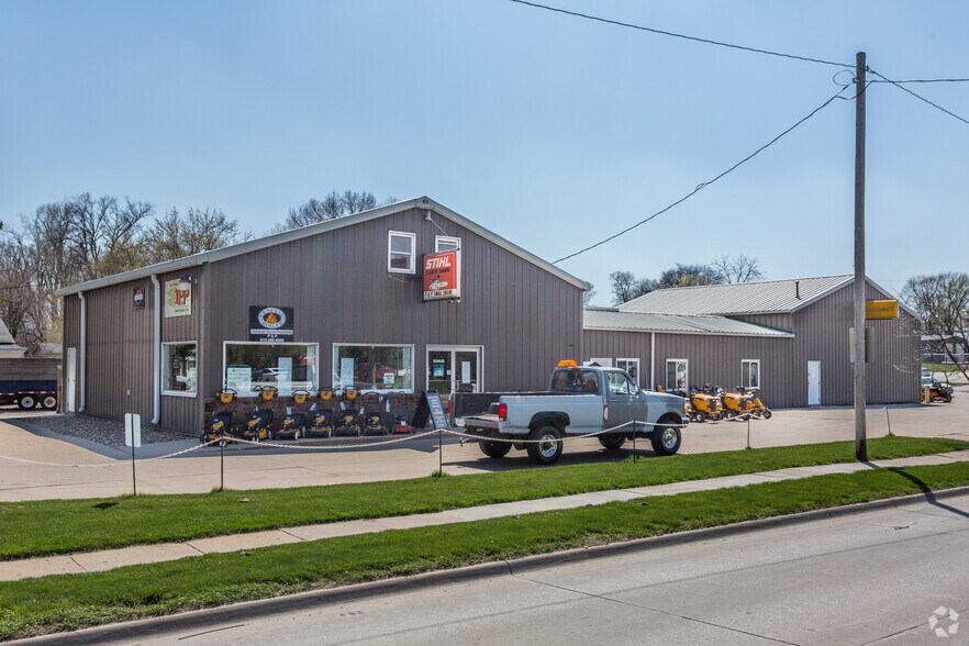 2715 E University Ave, Des Moines, IA à vendre - Photo principale - Image 1 de 3