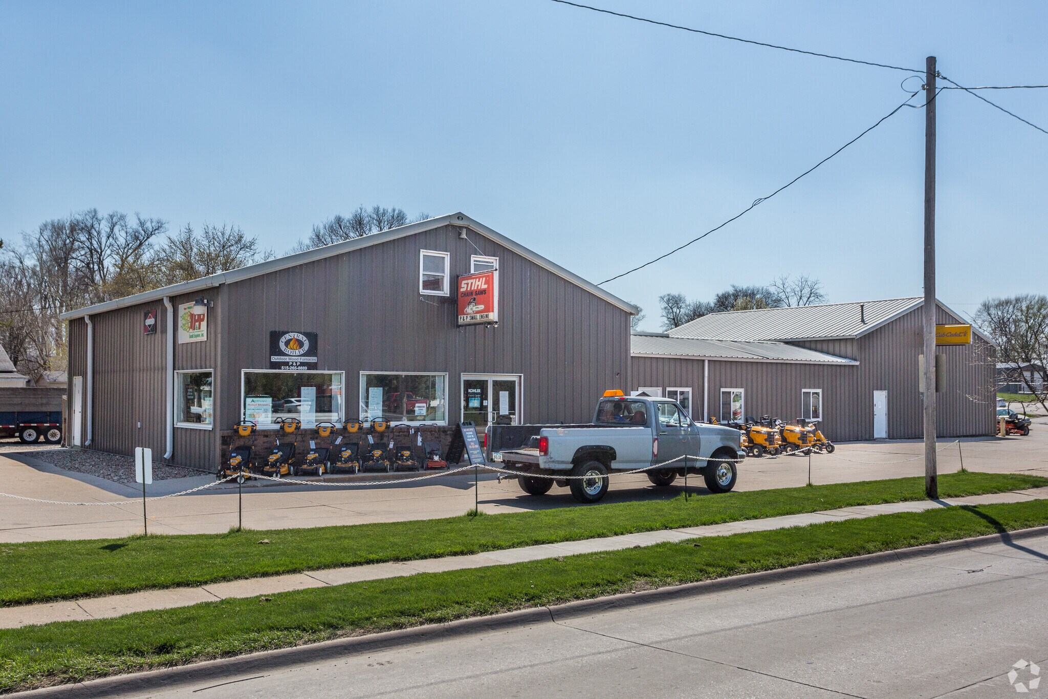 2715 E University Ave, Des Moines, IA for sale Primary Photo- Image 1 of 4