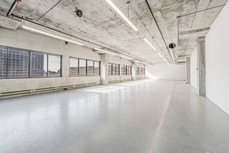 433 Rue Chabanel O, Montréal, QC for lease Building Photo- Image 2 of 5