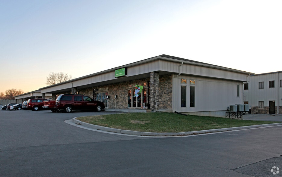 5106 NW Waukomis Dr, Kansas City, MO for lease - Building Photo - Image 3 of 7
