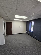 55 Maple Ave, Rockville Centre, NY for lease Interior Photo- Image 2 of 17