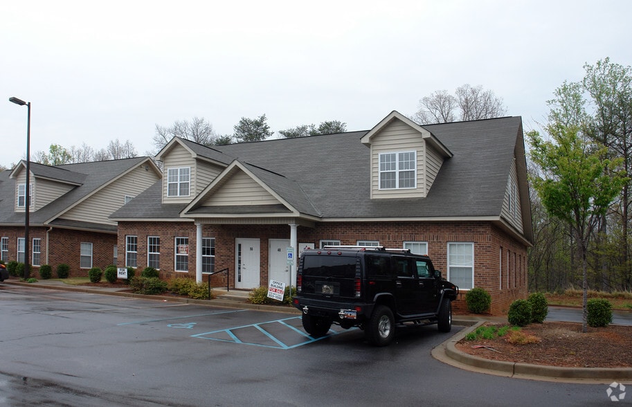 48 Saint Mark Rd, Taylors, SC à vendre - Photo du bâtiment - Image 3 de 12