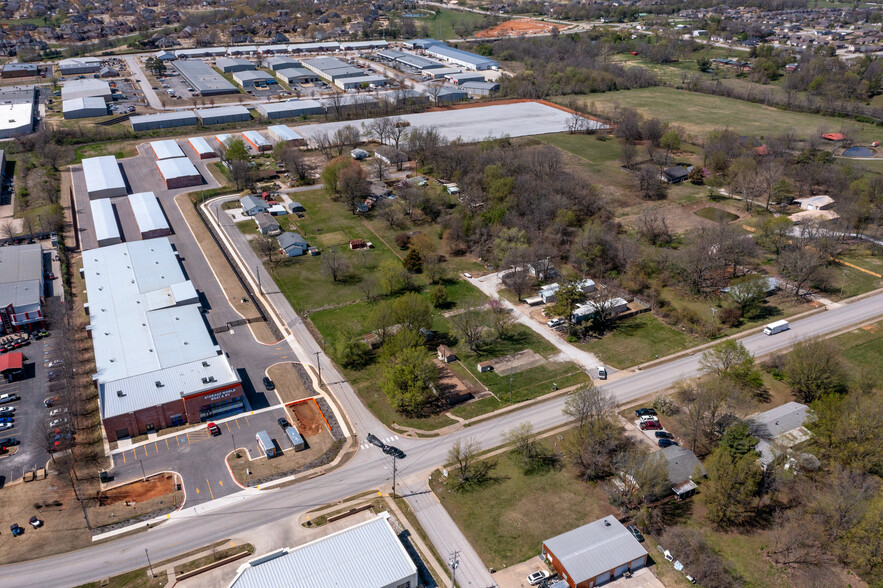 Self Storage Opportunity portfolio of 2 properties for sale on LoopNet.ca - Building Photo - Image 2 of 5