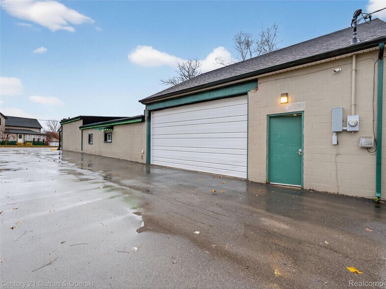 27996 Waltz Rd, New Boston, MI à vendre - Photo du bâtiment - Image 2 de 15