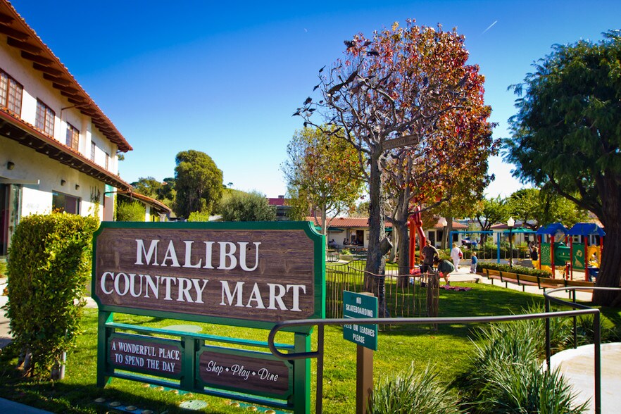 23410 Civic Center Way, Malibu, CA à louer - Photo du bâtiment - Image 1 de 11