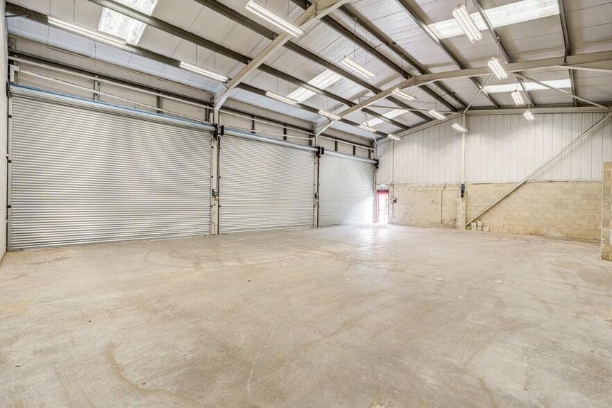 70 South Road, Hailsham, East Sussex portfolio of 4 properties for sale on LoopNet.ca - Interior Photo - Image 3 of 6