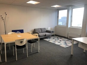 Office in Clichy for lease Interior Photo- Image 1 of 6