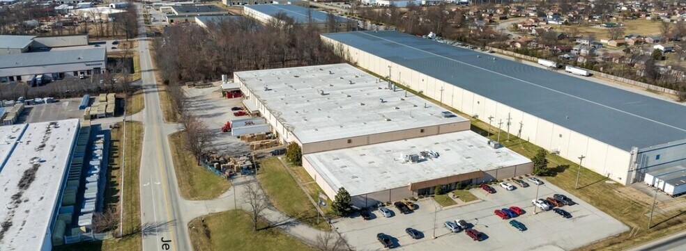 4601 E Indian Trl, Louisville, KY for lease - Primary Photo - Image 1 of 1