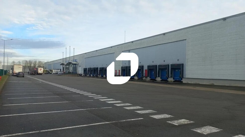 Office in Marly-la-Ville for lease - Building Photo - Image 1 of 9