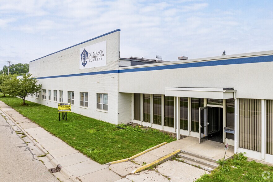 511 N Mead St, Saint Johns, MI à louer - Photo du bâtiment - Image 2 de 20