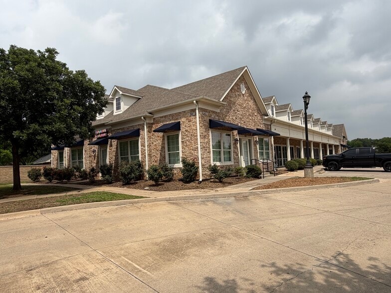 5411 Basswood Blvd, Fort Worth, TX à louer - Photo du bâtiment - Image 3 de 13