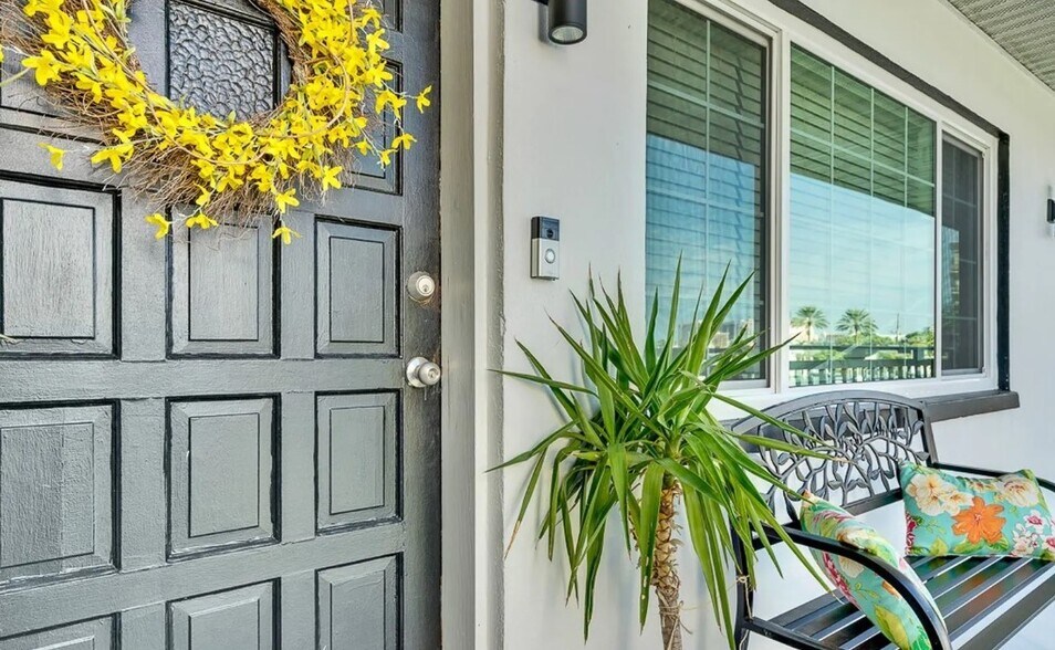 223 Dolphin Pt, Clearwater, FL à vendre - Photo du bâtiment - Image 3 de 17