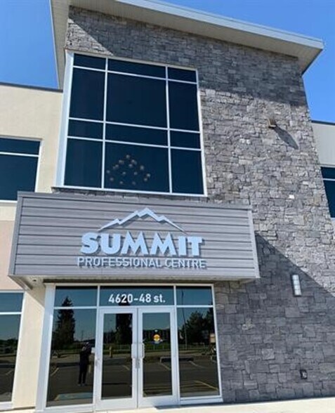 4620 48th St, Stony Plain, AB à louer - Photo du bâtiment - Image 3 de 8