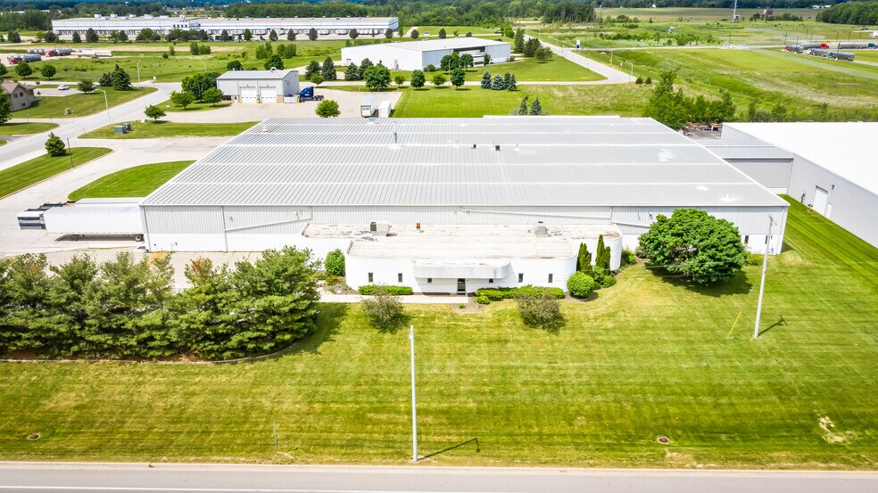 205 E Walker Rd, Saint Johns, MI à vendre - Photo du bâtiment - Image 3 de 18