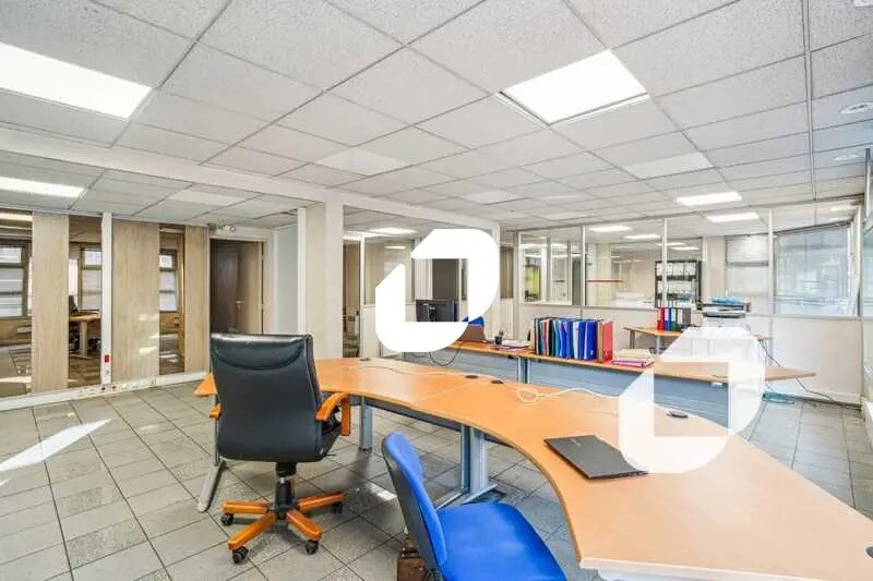 Office in Ivry-sur-Seine for sale - Building Photo - Image 1 of 24