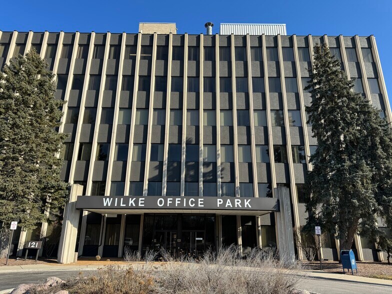 121 S Wilke Rd, Arlington Heights, IL à louer - Photo du bâtiment - Image 2 de 28