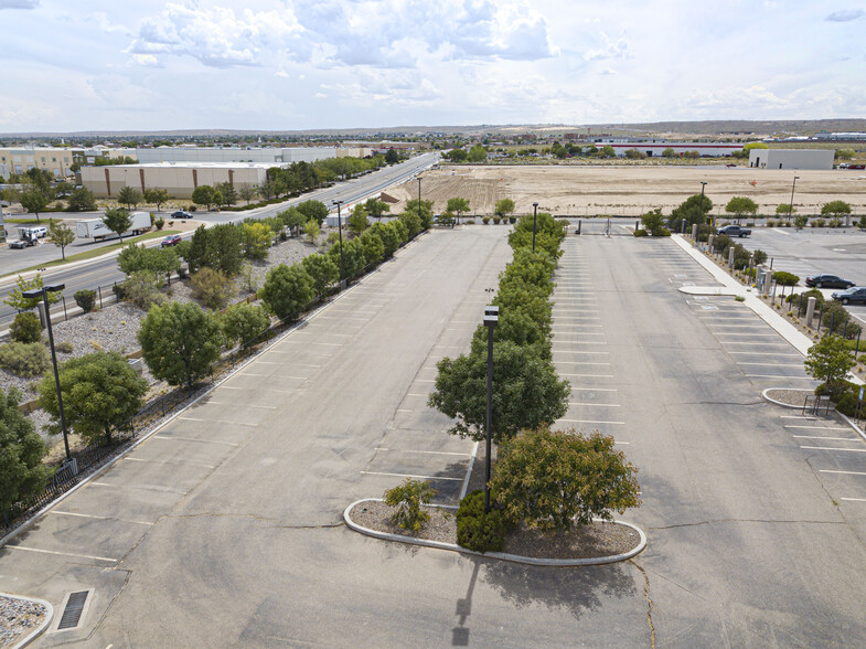 7601 Los Volcanes NW, Albuquerque, NM à vendre - Photo du bâtiment - Image 1 de 1