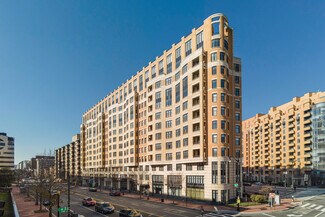 Plus de détails pour 400 Massachusetts Ave NW, Washington, DC - Vente au détail à louer