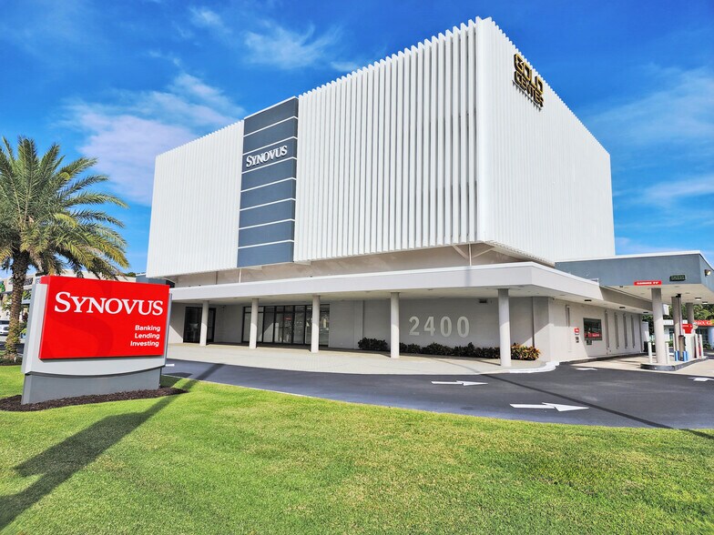 2400 Tamiami Trl N, Naples, FL à louer - Photo du bâtiment - Image 2 de 3