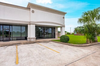 2101 Highway 35 Byp N, Alvin, TX for lease Interior Photo- Image 1 of 17