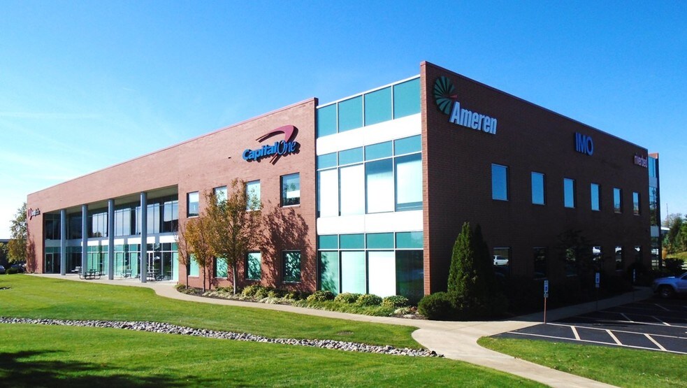 2100 S Oak St, Champaign, IL à louer - Photo du bâtiment - Image 1 de 5