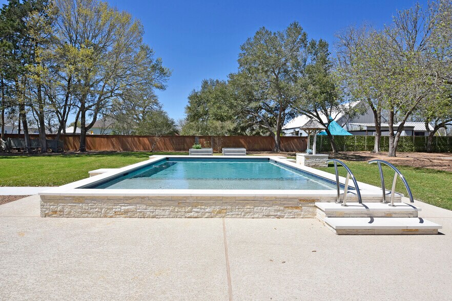 315 Cedar St, New Ulm, TX à vendre - Photo du bâtiment - Image 3 de 66