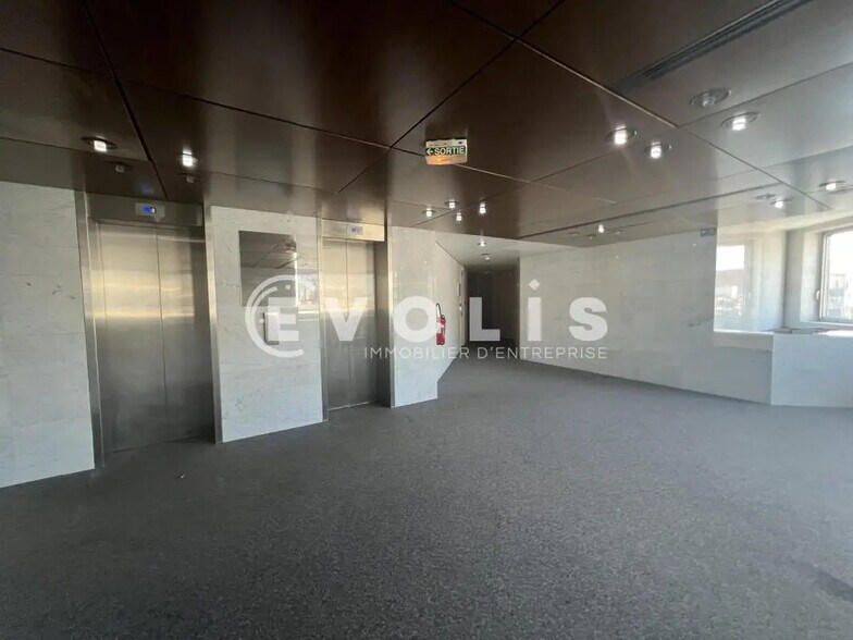 Office in Noisy-le-Grand for lease - Lobby - Image 3 of 24