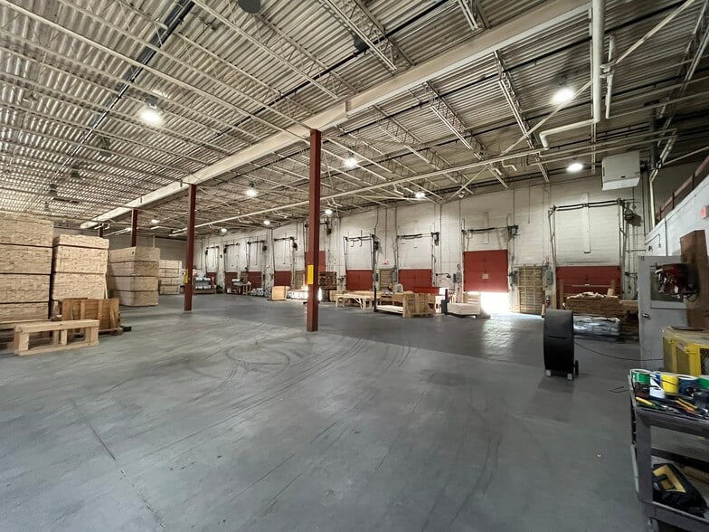 9 Vose Farm Rd, Peterborough, NH for lease - Interior Photo - Image 2 of 10