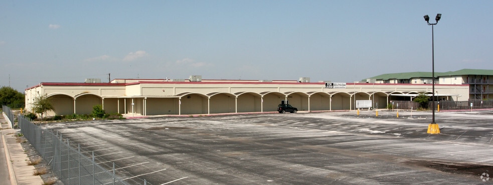 4343 W Commerce St, San Antonio, TX for sale - Building Photo - Image 2 of 3