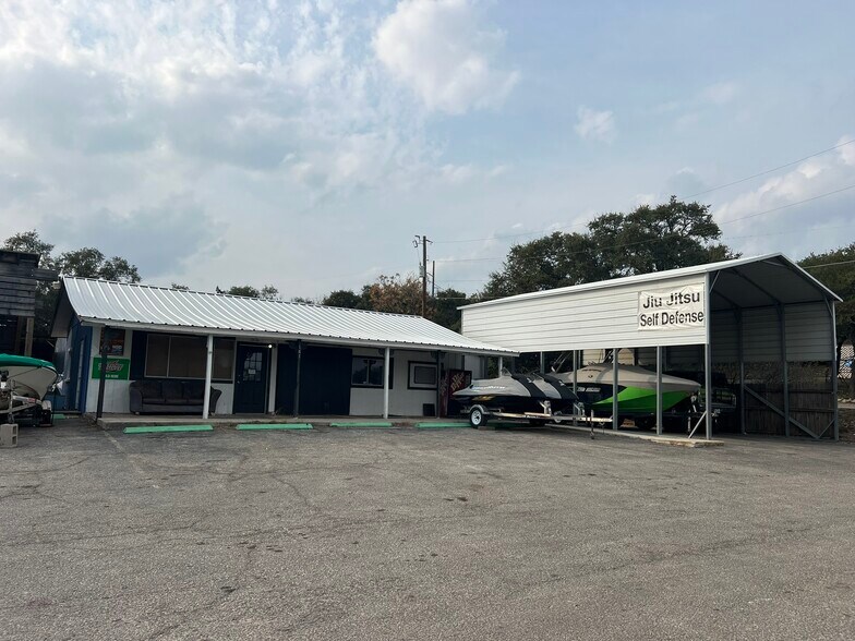 161 Canyon Bnd, Canyon Lake, TX à vendre - Photo du bâtiment - Image 1 de 30