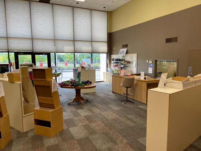 50 Division St, Pawtucket, RI à louer - Photo intérieure - Image 3 de 10