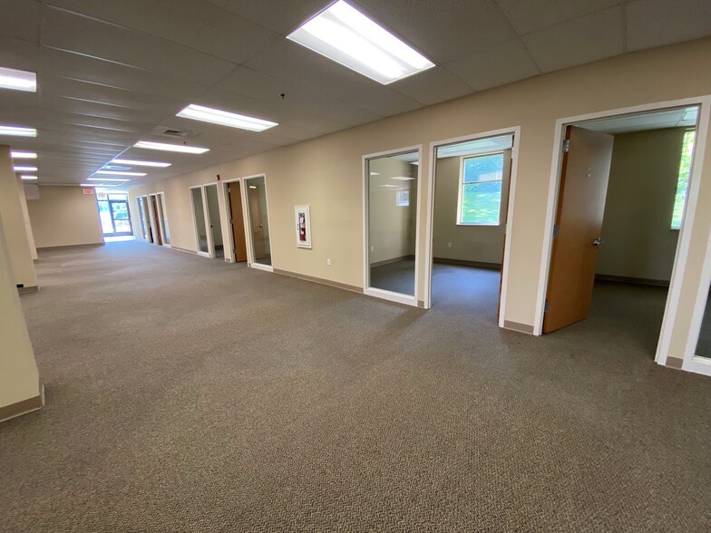 35 Sproul Rd, Malvern, PA à louer - Photo intérieure - Image 2 de 8