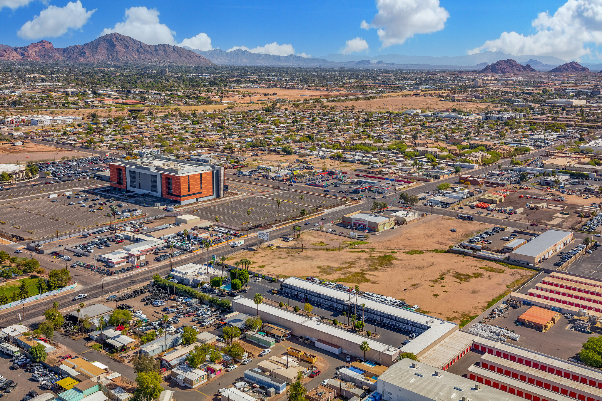 3041 E Van Buren St, Phoenix, AZ à vendre Photo du bâtiment- Image 1 de 1