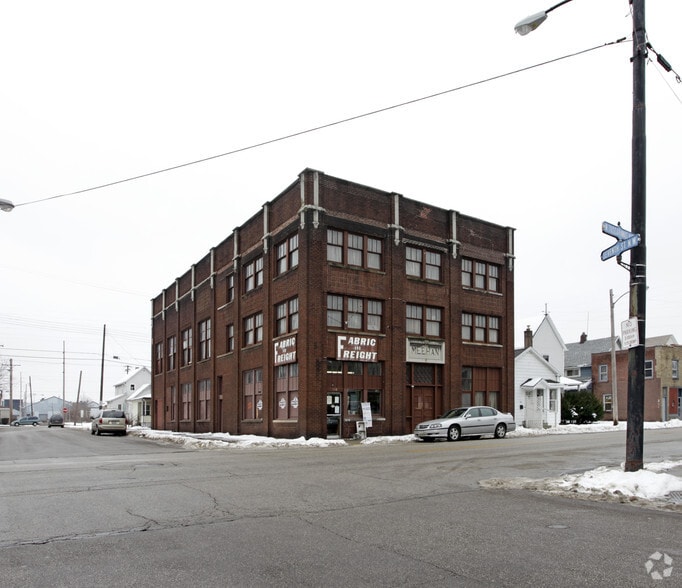 660 W Tuscarawas Ave, Barberton, OH for sale - Building Photo - Image 2 of 4
