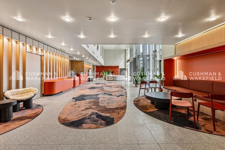 8 Avenue De Lunca, Montigny-le-Bretonneux for lease - Lobby - Image 3 of 14