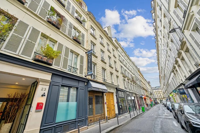 Office in Paris for lease Building Photo- Image 1 of 14