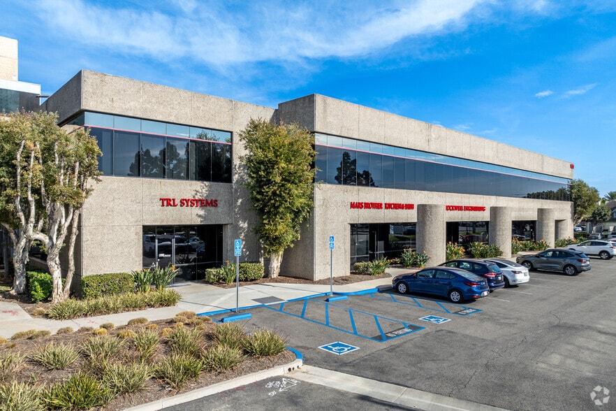 1451 Edinger Ave, Tustin, CA à vendre - Photo du bâtiment - Image 2 de 15