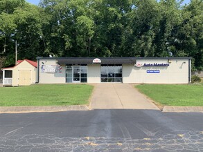 997 S Riverside Dr, Clarksville, TN for sale Building Photo- Image 2 of 8