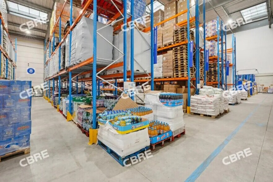 Office in Gennevilliers for lease - Interior Photo - Image 2 of 5