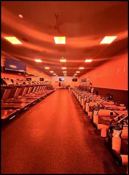 139 N San Fernando Blvd, Burbank, CA for sale - Building Photo - Image 3 of 6