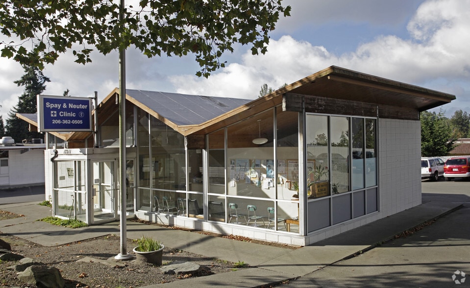 17211 15th Ave NE, Shoreline, WA for sale - Primary Photo - Image 1 of 3